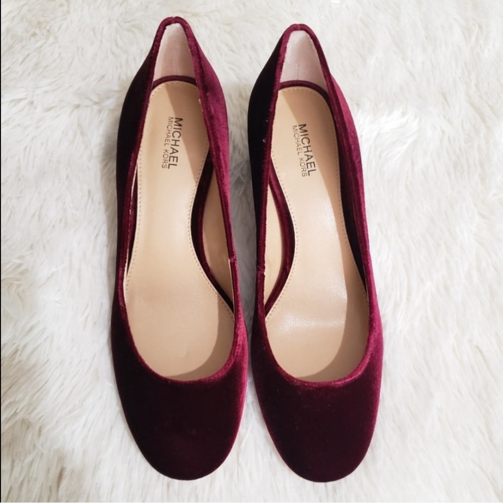 NIB MICHAEL Michael Kors Arabella Velvet Heels - Picture 3 of 5